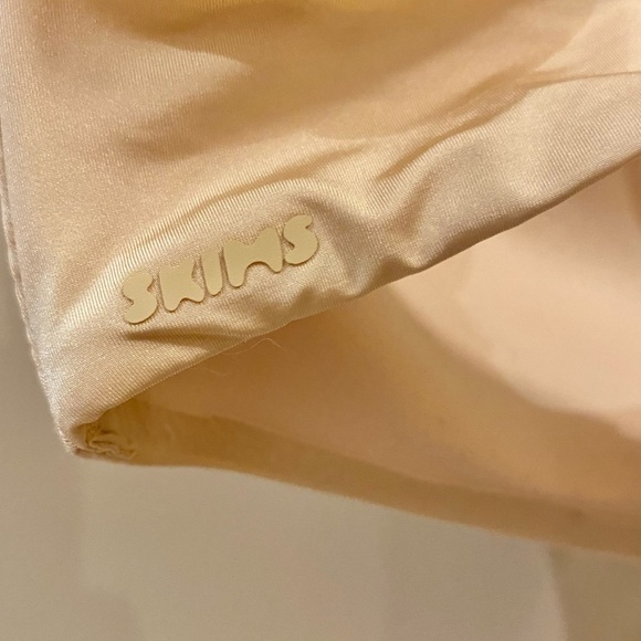 NWT Skims Wireless Form Square Neck Bra Size 34C in Sand - Picture 9 of 13